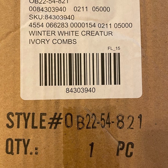 COPY - COPY - NWT. NIB Anthropologie Winter White Creature Bud Vase. Squirrel. … - Picture 7 of 7